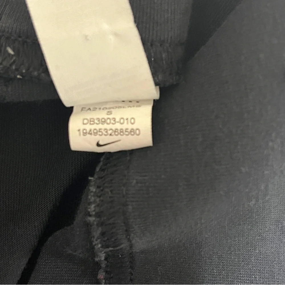 Nike Sportswear Essential High-waisted Logo Leggings Black Small